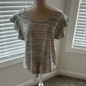 Cute ruffled sleeve top